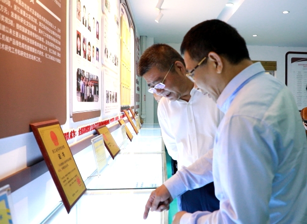 1647397257350042944.png 1621901493688013714.png