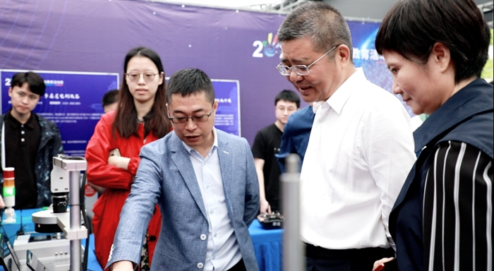 1647397566309094440.png 1621901436617076285.png